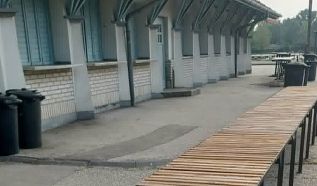 Megújulnak az elárusító asztalok a Szent László körúti vásártéren