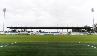 Széktói Stadion: A tetőszerkezet már áll