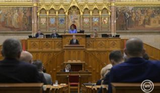 Magyar Péter: megszűnik az édesanyák adómentessége egymillió forintos jövedelem felett