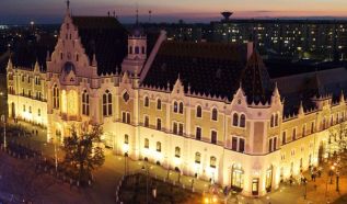 Kecskemét lekapcsolja a Városháza díszkivilágítását az országos villamosenergia-helyzet miatt