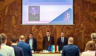 Dr. Szobonya Zoltánra emlékeztek a kecskeméti Megyeházán