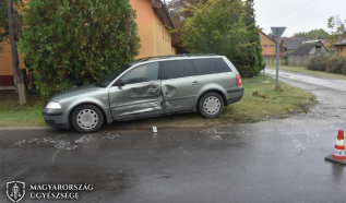 Balesetet okozott, majd továbbhajtott a vezetéstől eltiltott sofőr