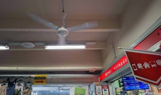 Ventilátorok enyhítik a hőséget a Budai utcai piaccsarnokban