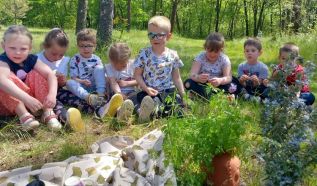 Gyerekhangoktól volt hangos az Arborétum: Idén is megünnepelték a Madarak és Fák Napját