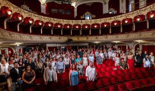 130 év után sem lassít a kecskeméti színház – Ez várja a közönséget az új évadban