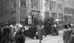 A Kecskeméti Magyar Képtár 1956 hősei előtt tiszteleg új kiállításával