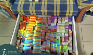 Két Vapsolo átadásával bukott le, majd 185 illegális e-cigarettát foglalt le nála a NAV