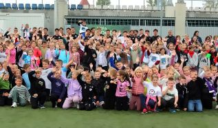 Közel ötszáz iskolás gyermek futballozott a Széktói Stadionban