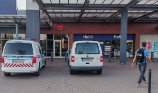 Betörtek az Izsáki úti Tesco ékszerüzletébe