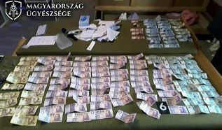 Fogyasztókat és kereskedőket ellátó droghálózatot működtettek