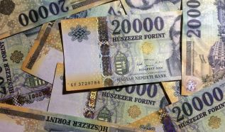 Fájni fog: Jelentős adóemeléseket jelentett be Magyar Péter