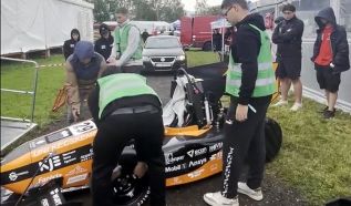 Már a statikus versenyszámokban is bizonyít a Neumann János Egyetem Formula Student csapata (VIDEÓ)