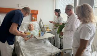 Százéves lett Piroska néni, akit a kórházban köszöntöttek fel