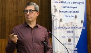 Telt ház előtt beszéltek a szürkehályogról