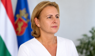Szemereyné Dr. Pataki Klaudia: „A takarékoskodást magunkon kezdjük”