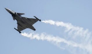 Lezuhant egy kecskeméti Gripen vadászgép Szolnok mellett