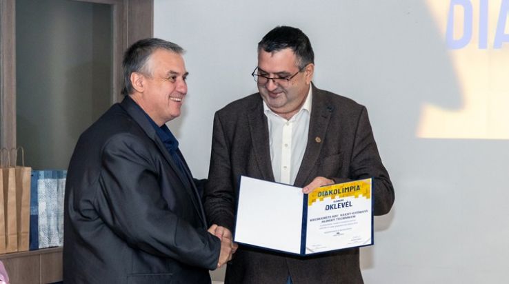 Testnevelőket és Iskolákat díjaztak Kecskeméten