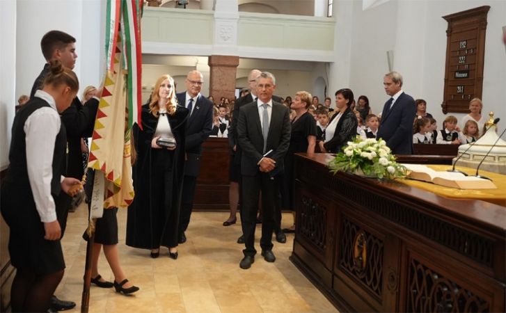 „Nem egyedül indulunk” – Megkezdődött az új tanév a Kecskeméti Református Általános Iskolában