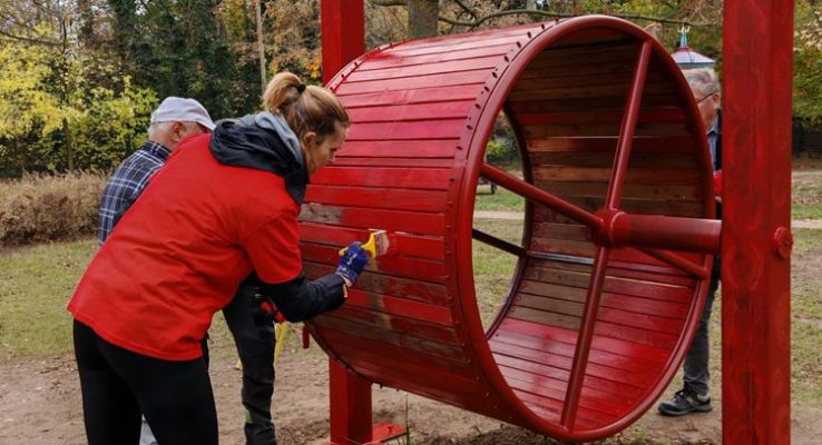 Játszótér felújítása – Sikeres közösségi munkanap Hunyadivárosban