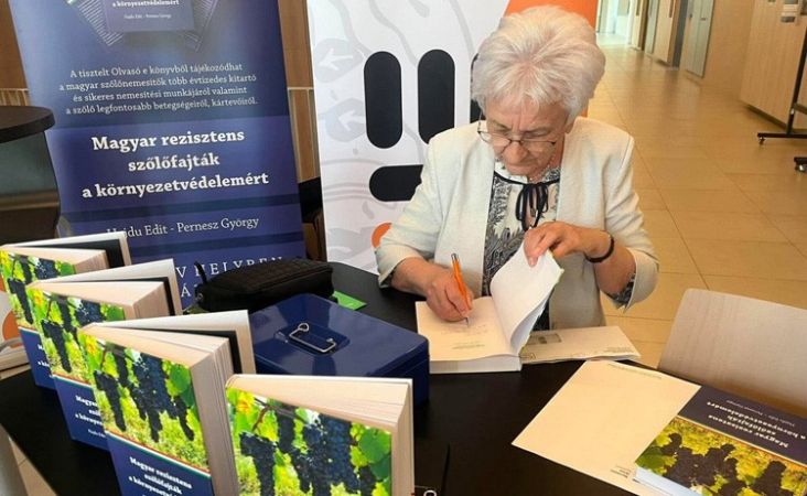A fenntartható szőlőtermesztés és a hazai nemesítési eredmények kerültek reflektorfénybe a Neumann János Egyetemen