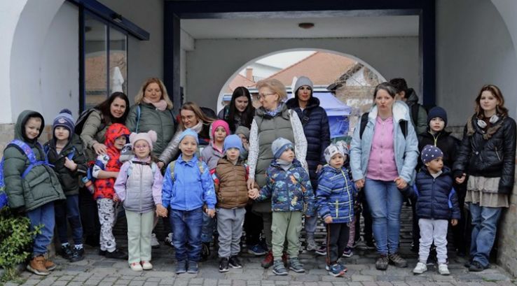 „Mi is itt vagyunk!” – Élményt adó rajzpályázat értelmileg sérült gyermekeknek