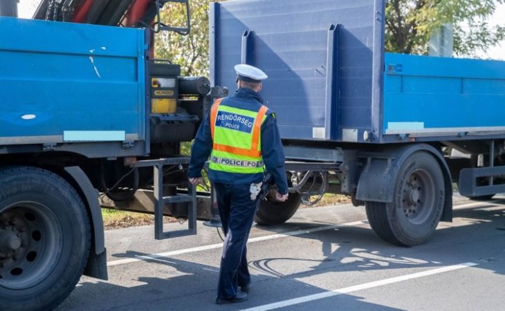 Egyhetes közlekedésbiztonsági akció hétfőtől: Fókuszban a teherautók és a buszok