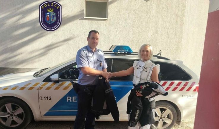 Pár perc alatt eltűntek a motoros felszerelések a pékség elől