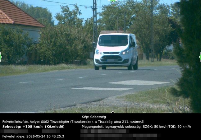 Lakott területen a megengedett 50 km/h helyett 108-cal hajtott