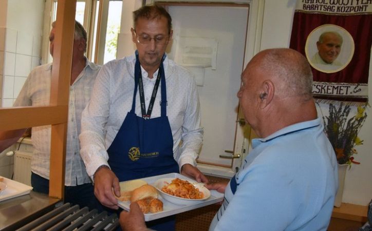 Leviczky Cirill osztott ebédet a Wojtyla Barátság Központban