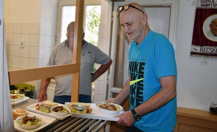 Meleg étellel segítette a rászorulókat a BÁCSVÍZ Zrt.