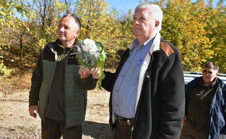 Koszorúzással emlékeztek Krisztus szolgálatára Izsák-Matyópusztán