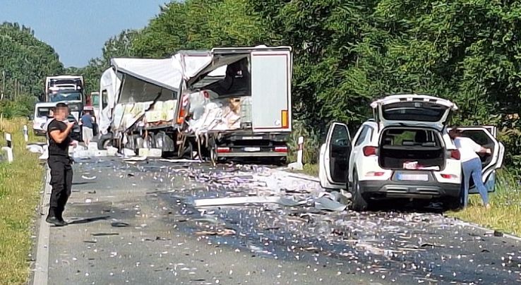 Halálos baleset miatt teljes útlezárás van az 52-es számú főúton Szabadszállás térségében