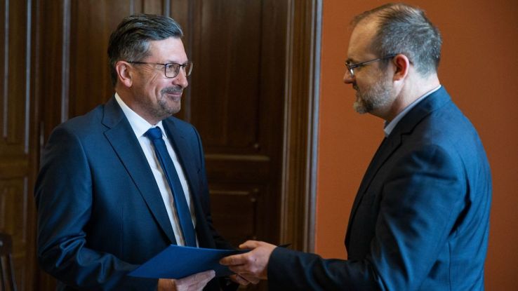 Molnár János átvette képviselői megbízólevelét Kecskeméten