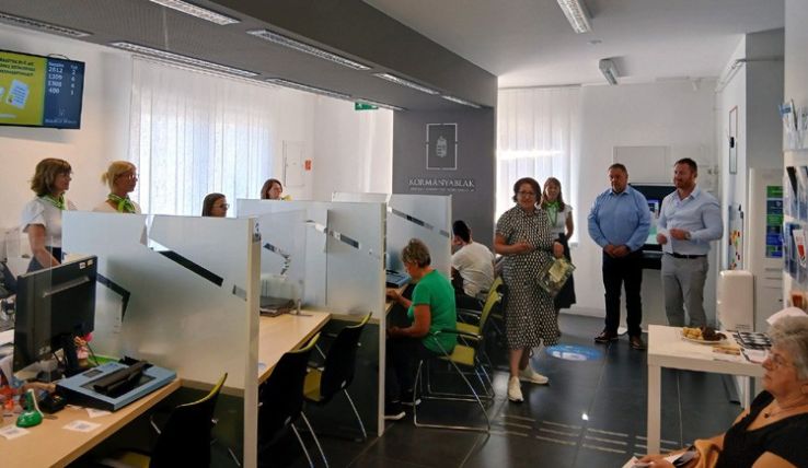 Navracsics Tibor: emeljük a béreket a közszolgálatban