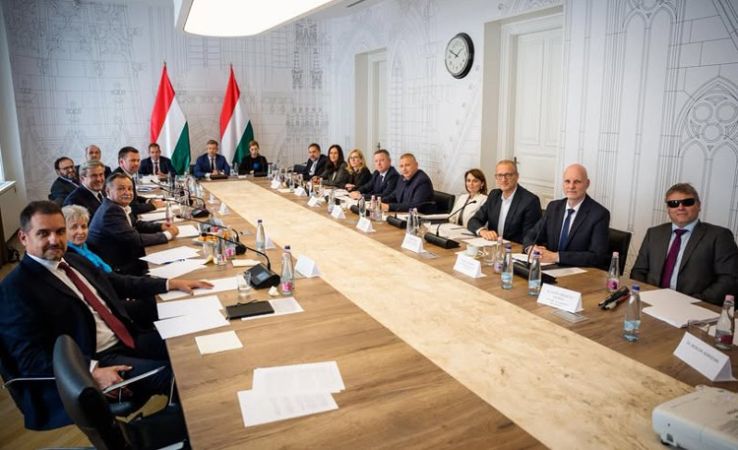 Magyar Péter: a kegyelmi dosszié nyilvánosságra hozataláról is tárgyalt a kormány