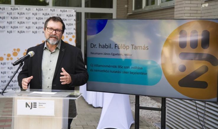 Már az első évben megtelt a Neumann János Egyetem új villamosmérnöki képzése