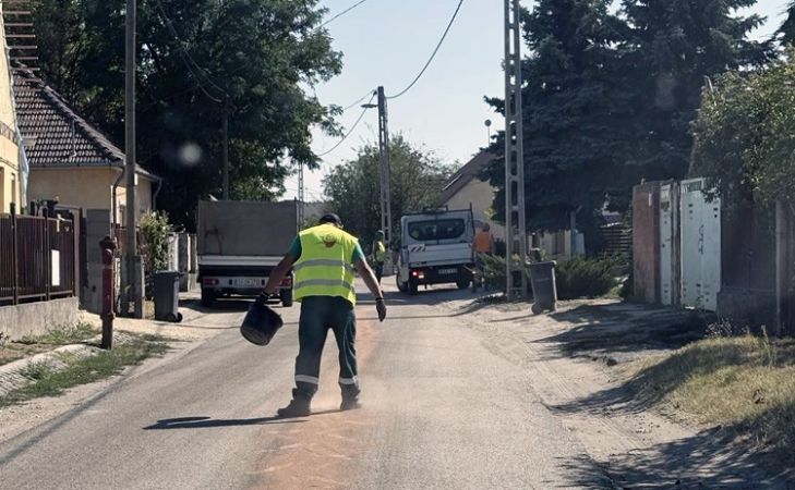 Folyamatosan dolgoznak a kifolyt olaj semlegesítésén Kecskeméten