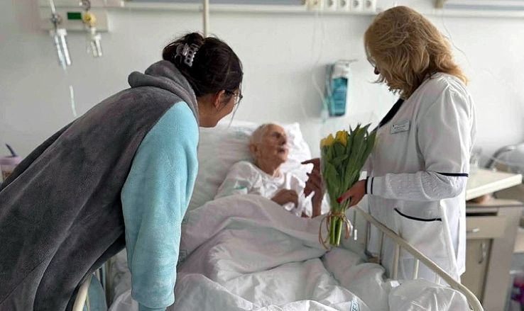 103. születésnapját ünnepelte Terike néni a kecskeméti kórházban