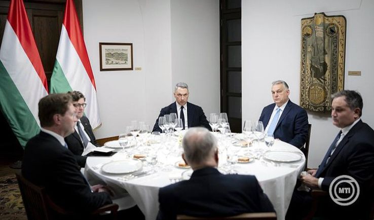 Orbán Viktor miniszterelnök munkavacsora keretében fogadta a Mercedes-Benz Group AG igazgatótanácsának elnökét (+ VIDEÓ)