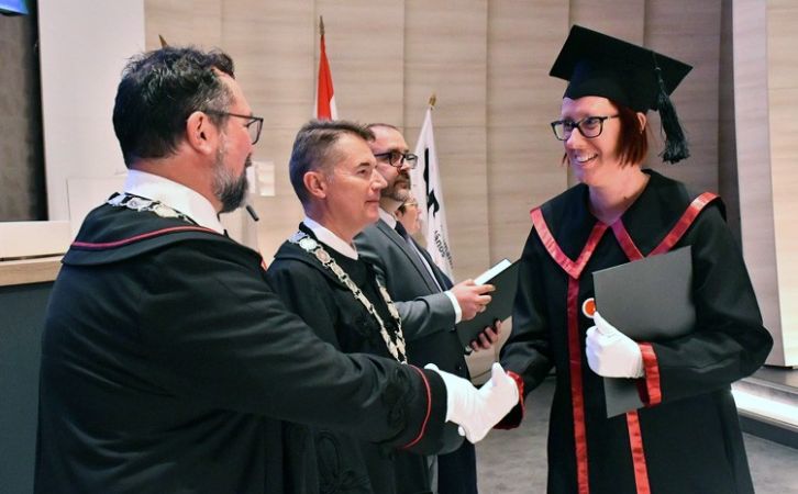 Ünnepélyes keretek között adták át az MBA diplomákat a Neumann János Egyetemen