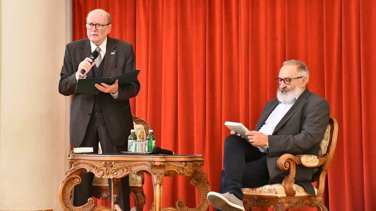 Bemutatták a Varga László nyugalmazott református lelkipásztorral készült interjúkötetet