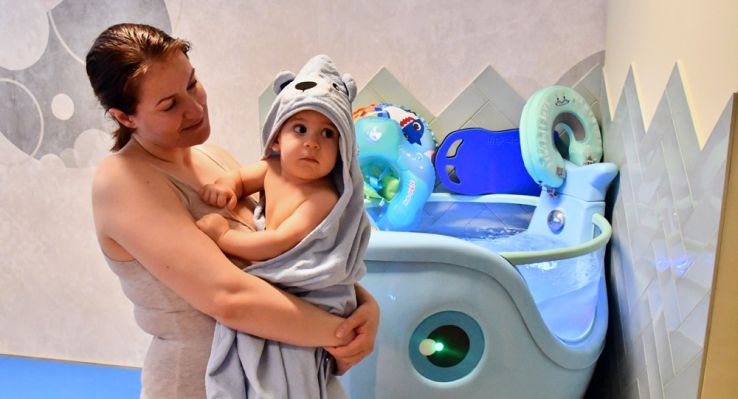 Gyermekfejlesztő nyílt napot tartottak a kecskeméti AQUA Gyógyászatban