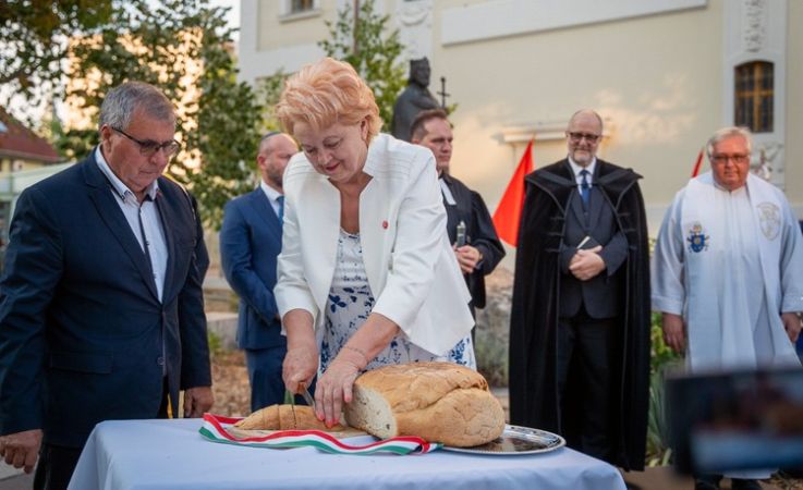 Megemlékezéssel, új kenyérrel és koncertekkel ünnepelte Kecskemét augusztus 20-át