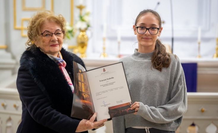 Száznyolcvan gyermek karácsonyát tette szebbé a kecskeméti Városi Szociális Közalapítvány