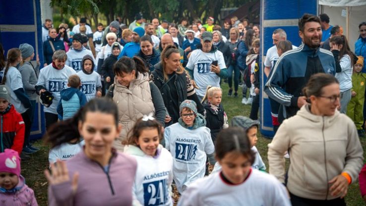 Elkezdődött a Melinda parkban a 24 órás Alsószéktói futás