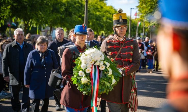 Tisztelgés a hősök előtt: Kecskemét megemlékezése az aradi vértanúkról