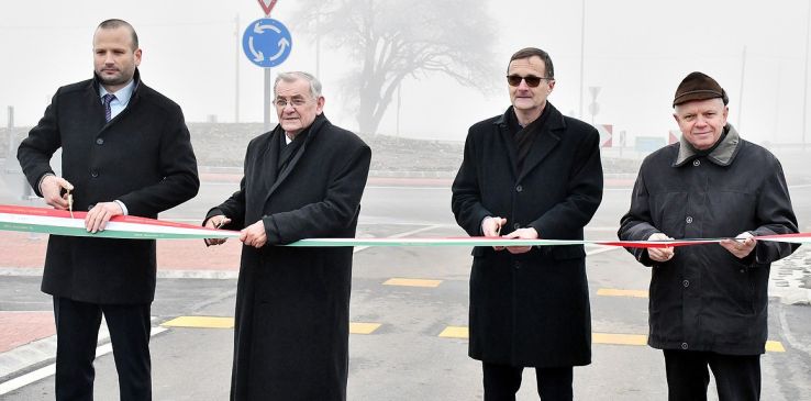 Átadták az M44-es gyorsforgalmi út részeként elkészült szentkirályi elkerülőt