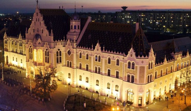 Kecskemét lekapcsolja a Városháza díszkivilágítását az országos villamosenergia-helyzet miatt