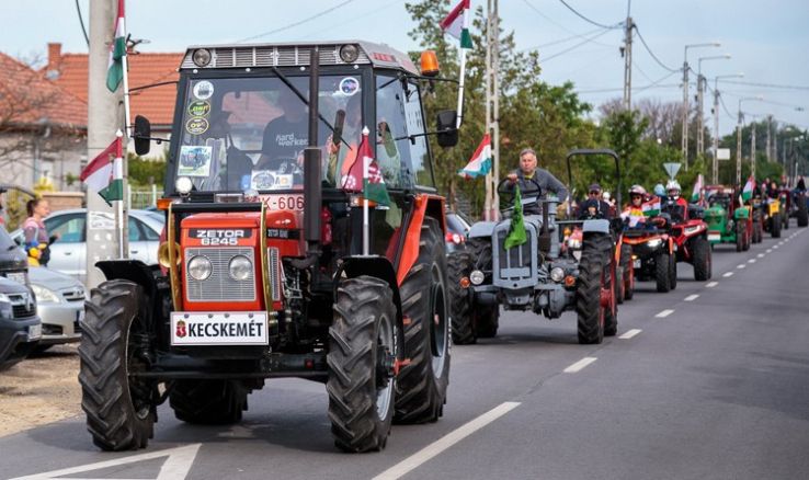 Traktorok, családi programok és közösségi élmények – Nagy sikerrel rendezték meg a Helvéciai Traktoros Napot