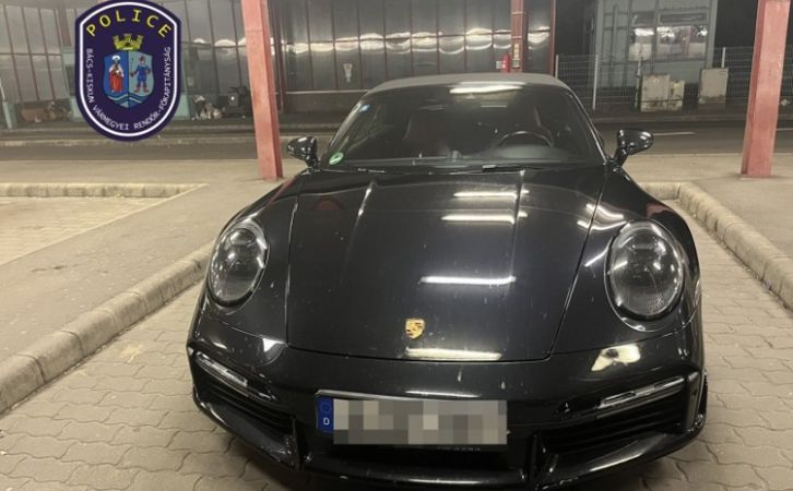 Körözött luxusautót találtak Tompán